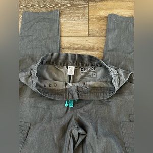 Women’s graphite
Yola small regular scrub pant